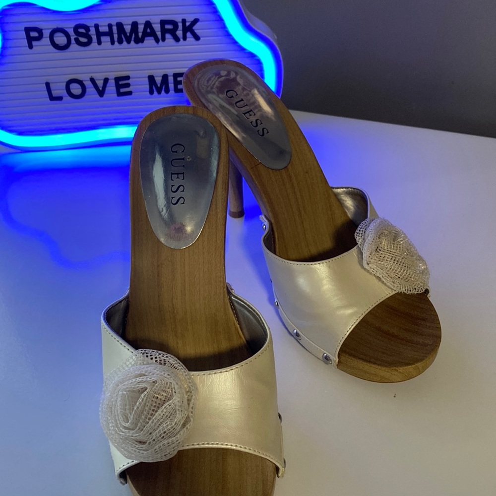Guess By Marciano Preowned Pearl and Wood Slip on Heels
Sandals Womens Size